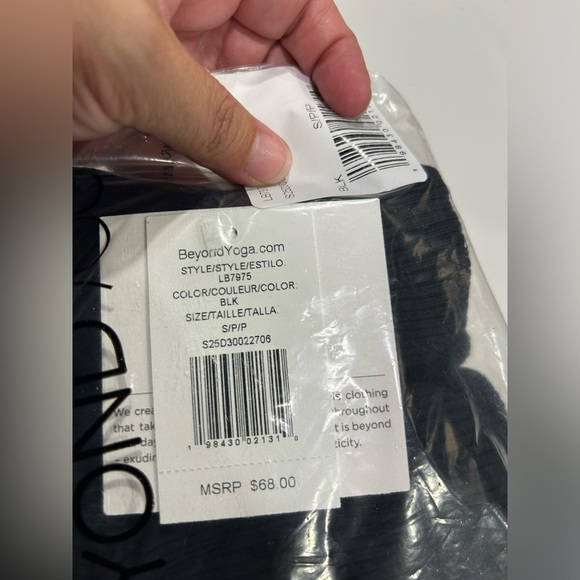 Beyond Yoga Women's Small Silhouette Cropped Tee Black NWT RIbbed Fabric - Picture 6 of 7